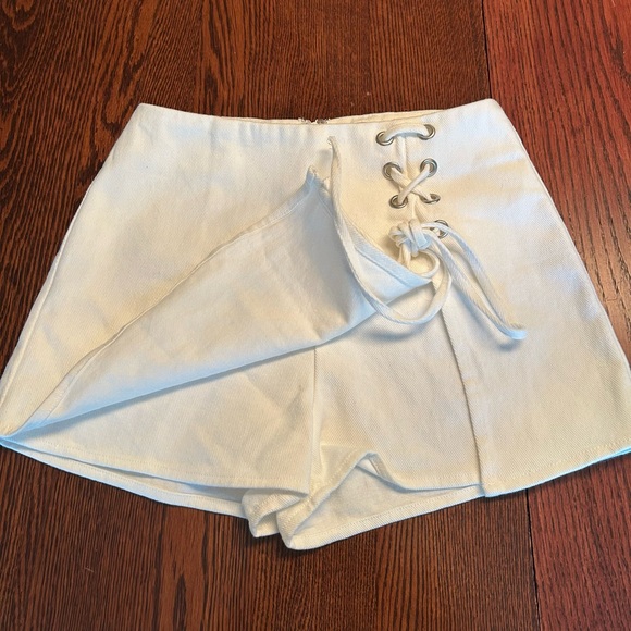 Altar'd State - Emmy White Lace-Up Women Skort size XS - Picture 2 of 8